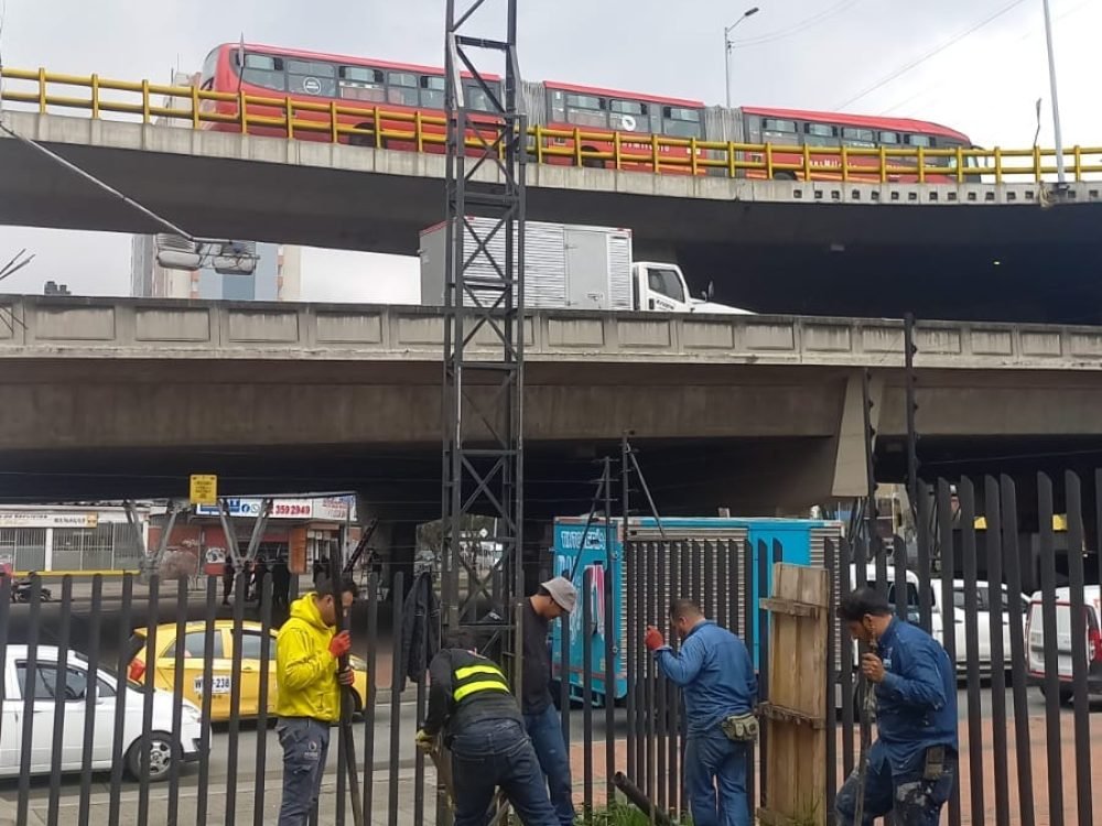 Instalación de estructura para valla