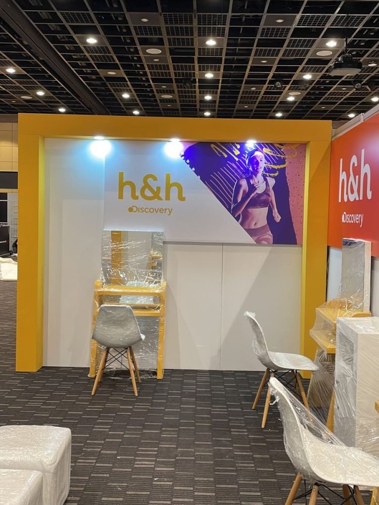 Stand con mobiliario