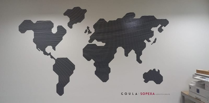 Corte láser de mapamundi para decoración de pared, realizado por BRA Publicidad SAS